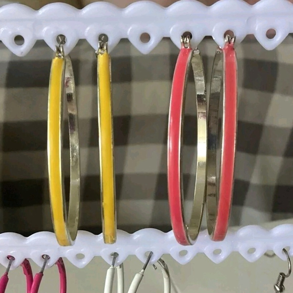 Lot of 12 Earrings 1980s-90's Colorful Hoops Huggies, Studs Fun Costume Jewelery - Picture 5 of 7